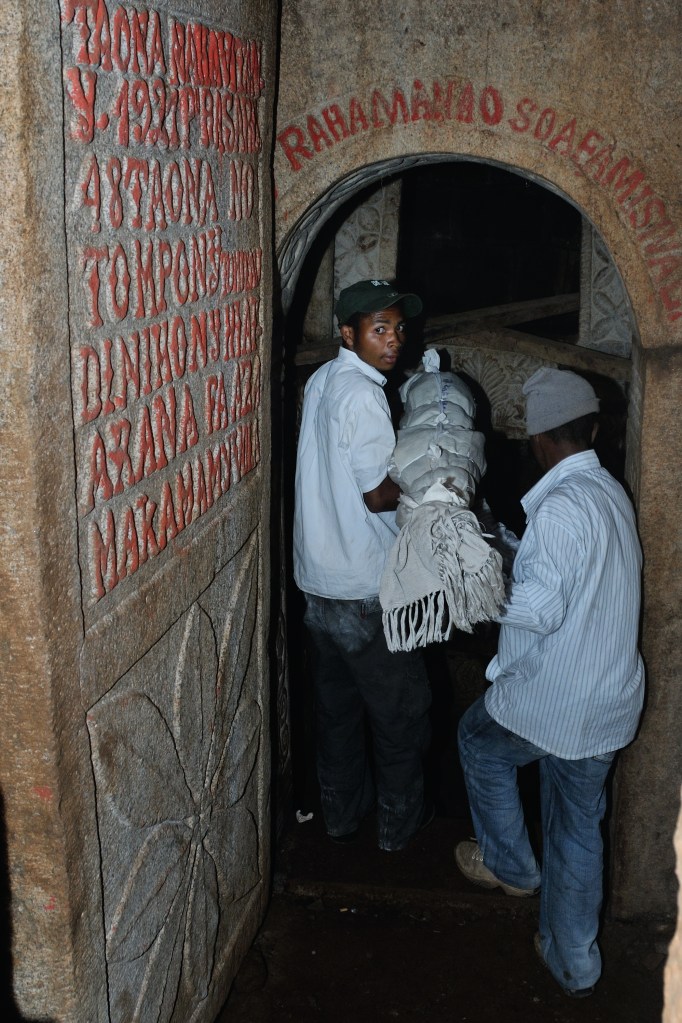 15 Retournement des morts DSC_8055