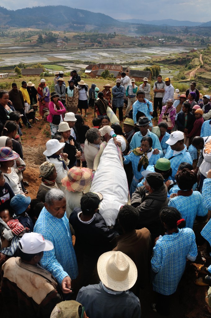 8 Retournement des morts DSC_4879